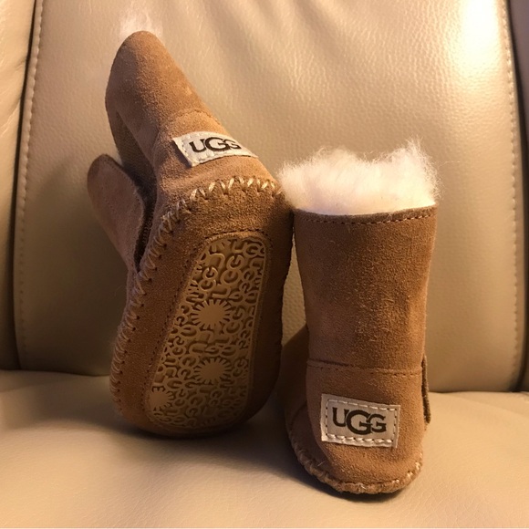 BABY UGG BOOTS CLASSIC CHESTNUT BROWN INFANT NWOT COZY BOOTIES SMALL FUR LINING - Picture 6 of 7